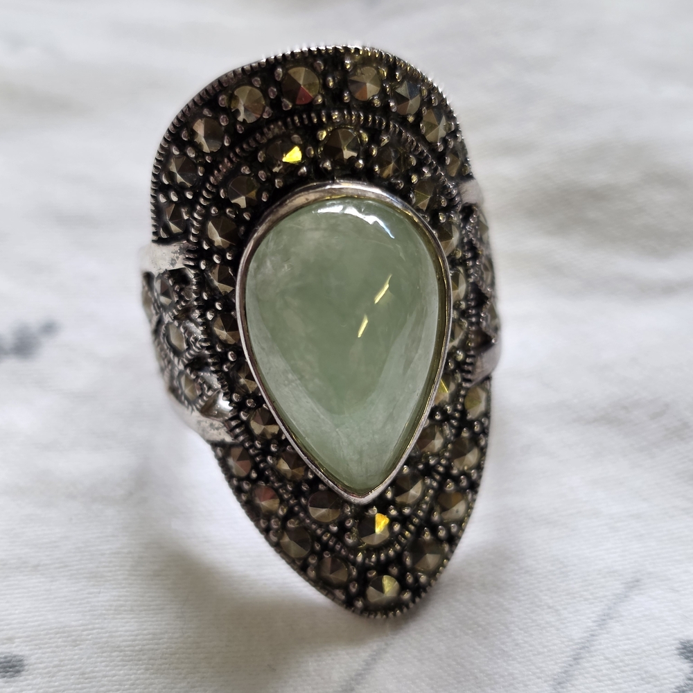 Vintage SS Chalcedony Green And Marcasite Teardrop Ring.